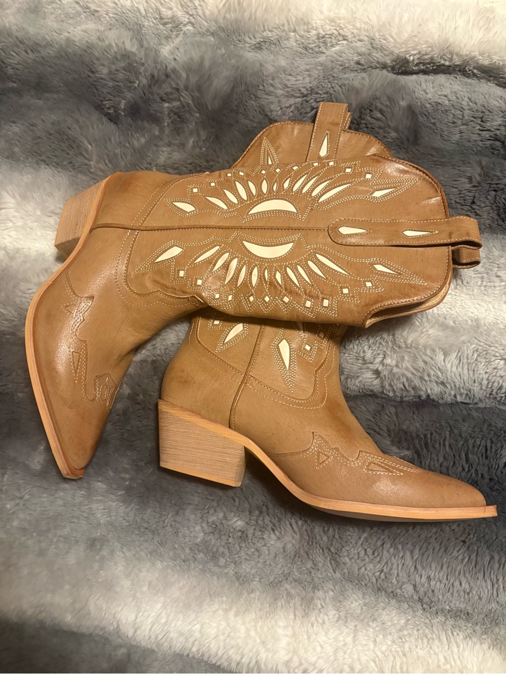 Women’s Tan Western Heeled Cowboy Boots with Cutout Inlay